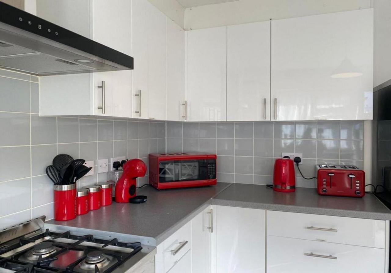 Stunning Four Bedroom House Close To Excel, O2 & Central London With Free Parking Экстерьер фото