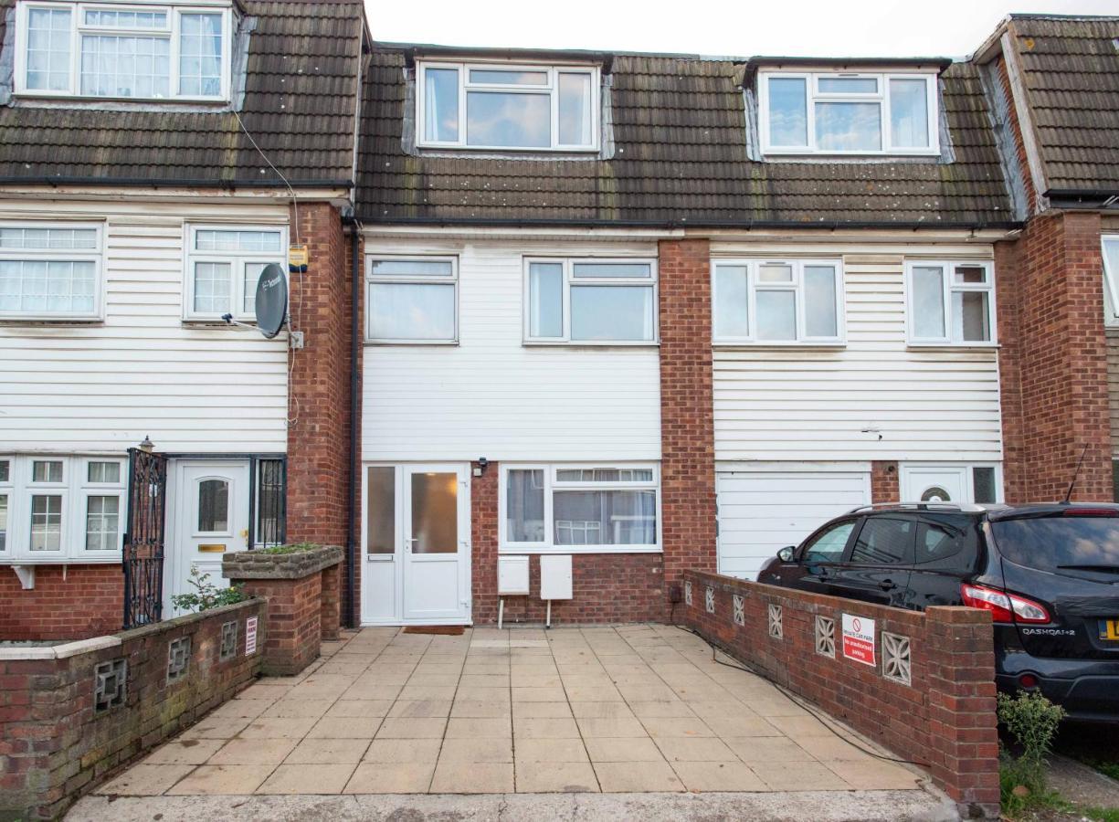 Stunning Four Bedroom House Close To Excel, O2 & Central London With Free Parking Экстерьер фото